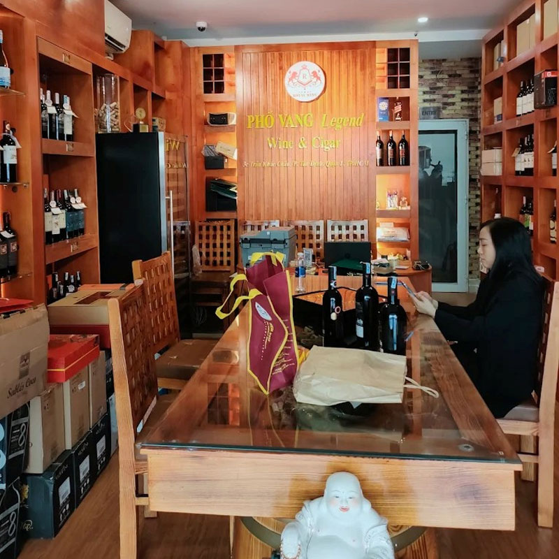 Cửa Hàng Rượu Phố Vang
