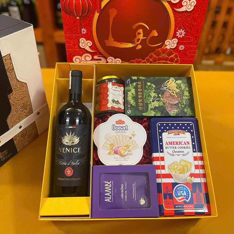 Set Quà Bánh Kẹo Và Rượu Vang