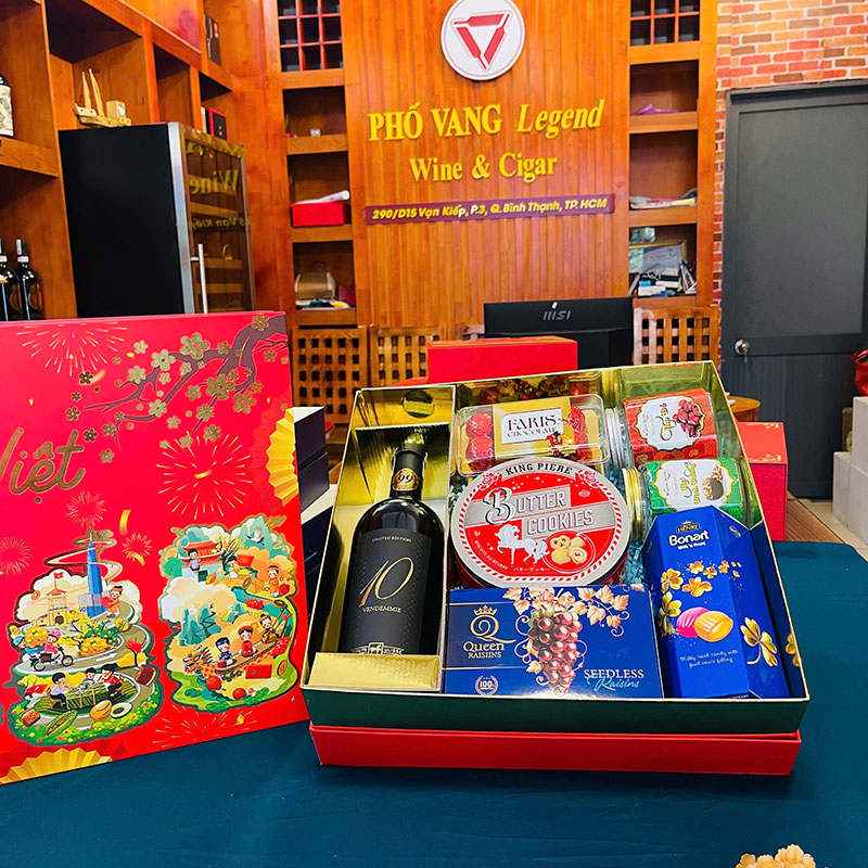 Mãu Quà Rượu Và Bánh Kẹo