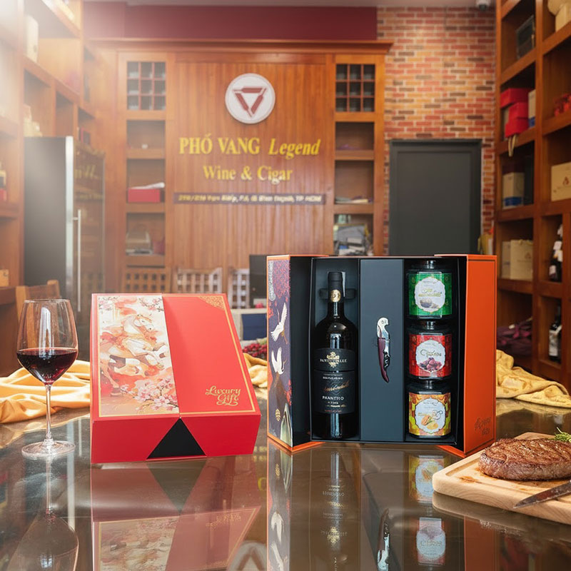 Quà Tết Tân Sơn Nhì Tại Showroom Phố Vang